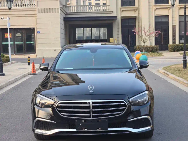 Mercedes-Benz E-Class — Фото автомобиля 2