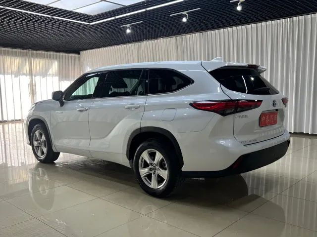 Toyota Highlander — Фото автомобиля 4