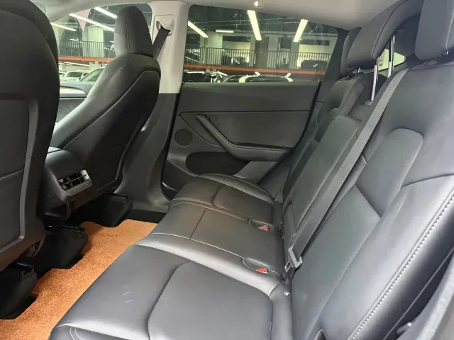 Tesla Model Y — Фото автомобиля 16