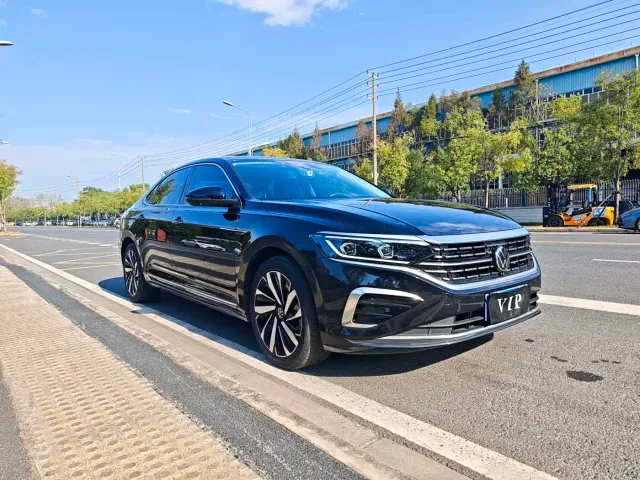 Volkswagen Passat — Фото автомобиля 3