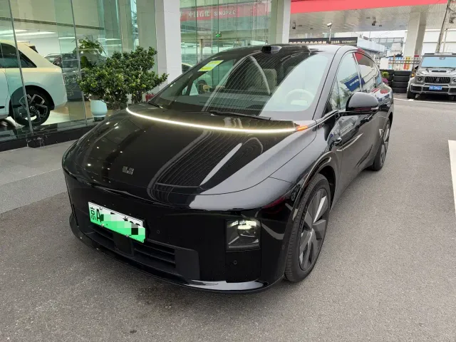 Фотография автомобиля — Li Auto i6