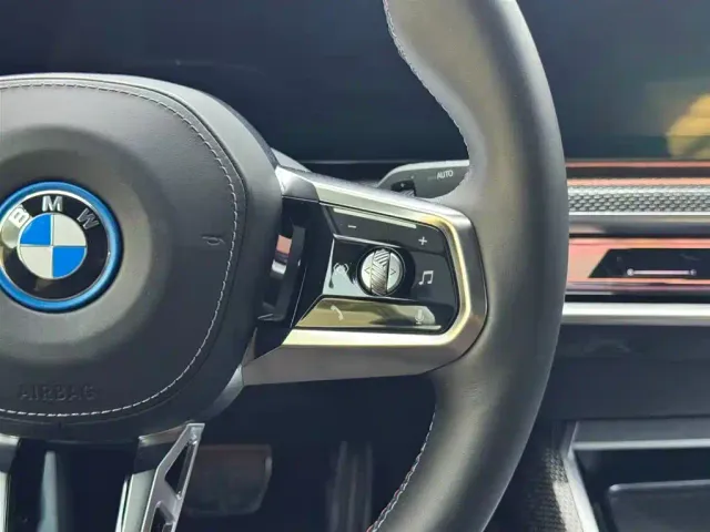BMW i7 M70L — Фото автомобиля 16