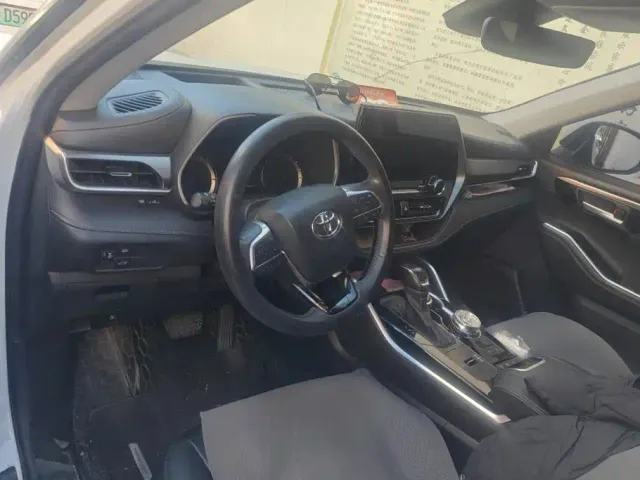 Toyota Highlander — Фото автомобиля 12