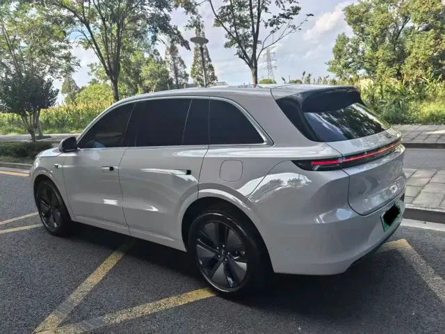 Li Auto L6 — Фото автомобиля 9