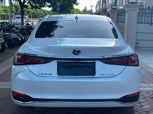 Lexus ES — Фото автомобиля 8