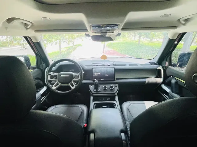 Land Rover Defender — Фото автомобиля 8