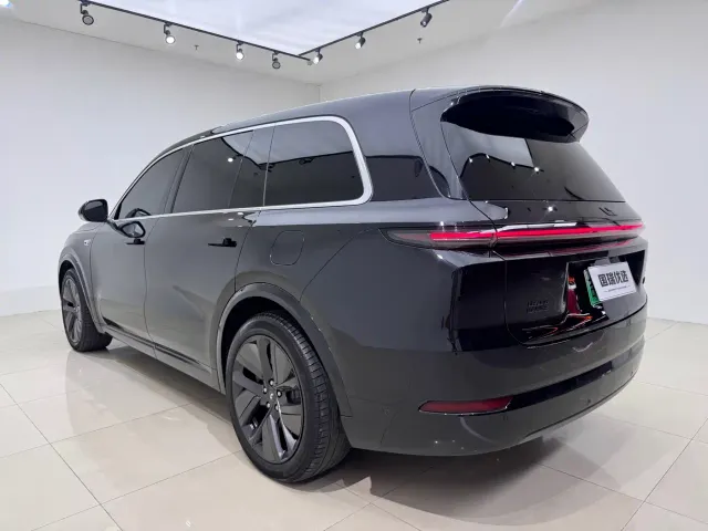 Li Auto L9 — Фото автомобиля 6