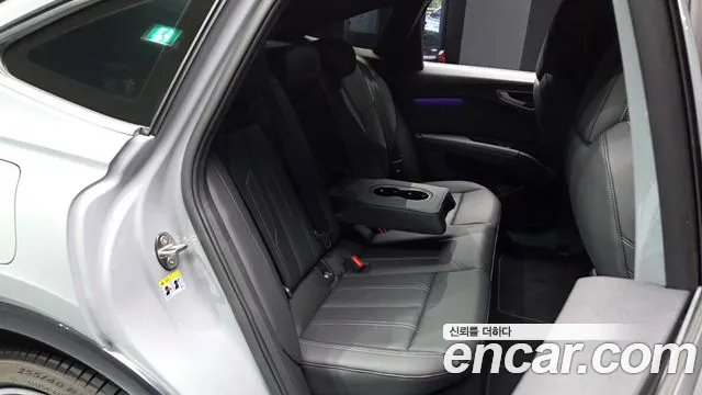Audi Q4 e-tron — Фото автомобиля 11