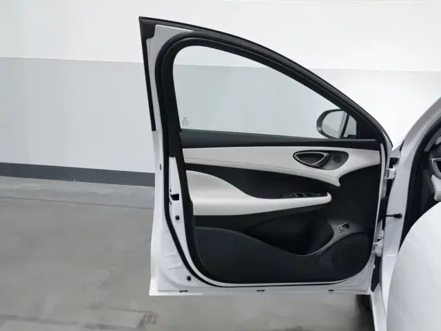 BYD Seal 05 DM-i — Фото автомобиля 8