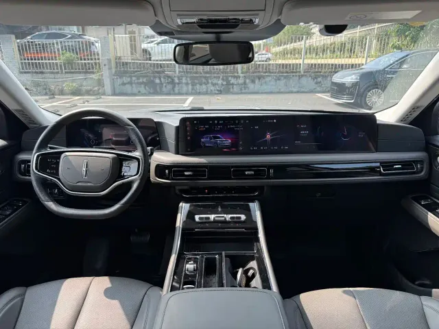 Lincoln Aviator — Фото автомобиля 14