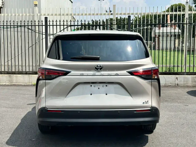 Toyota Sienna — Фото автомобиля 5