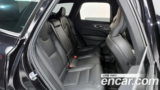 Вольво XC60 — Фото автомобиля 10