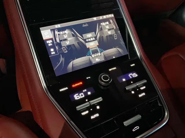 Porsche Panamera — Фото автомобиля 12