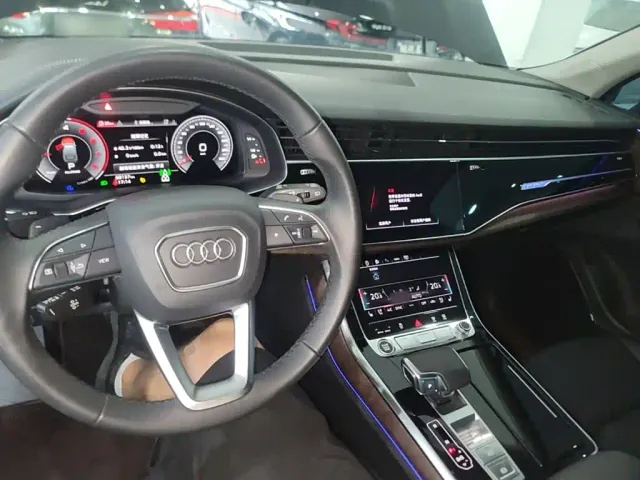 Audi Q7 — Фото автомобиля 9