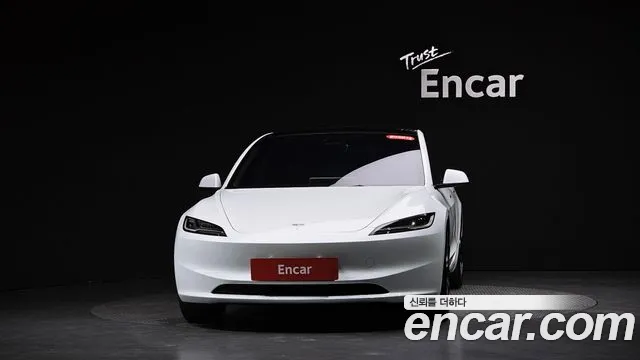 Tesla Model 3 — Фото автомобиля 3