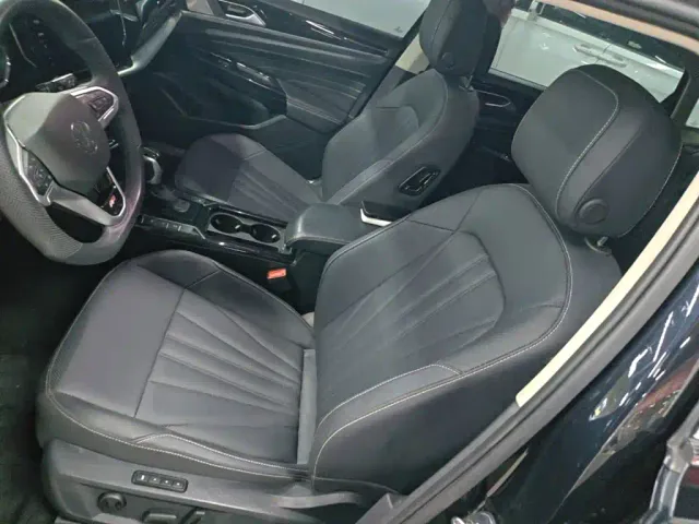 Volkswagen Passat — Фото автомобиля 14