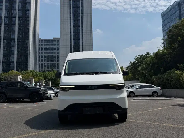 JMC E-Fushun — Фото автомобиля 2