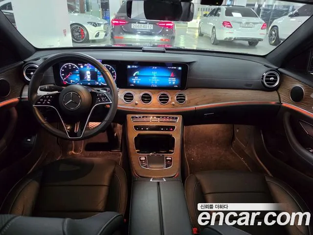 Mercedes-Benz E-Class — Фото автомобиля 7