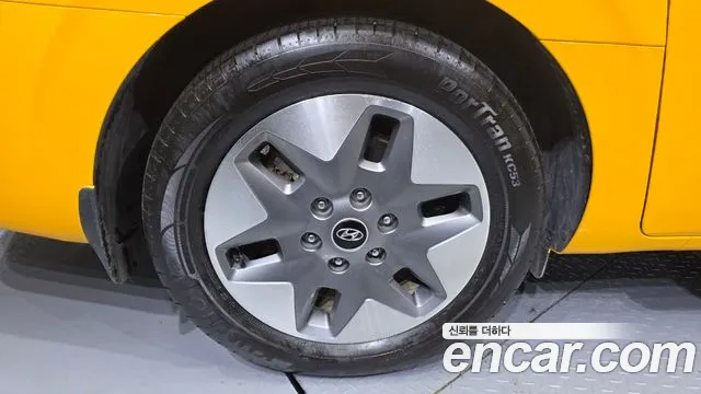 Hyundai Staria Staria L3.5 Школьный автобус — Фото автомобиля 5