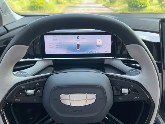 Geely Boyue L — Фото автомобиля 8