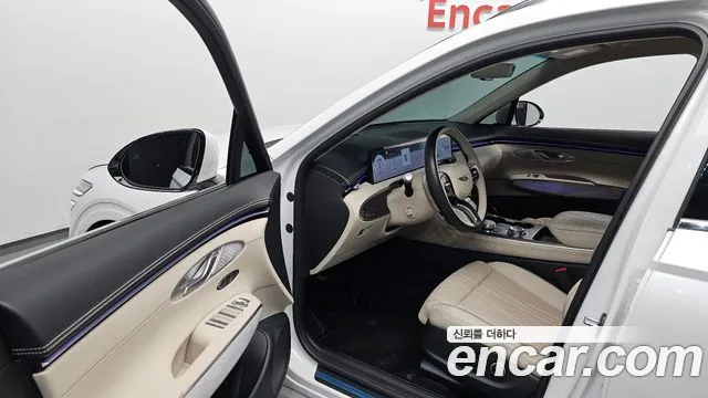 Genesis GV70 — Фото автомобиля 15