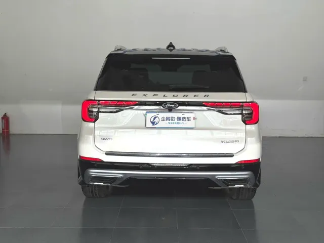 Ford Explorer — Фото автомобиля 5