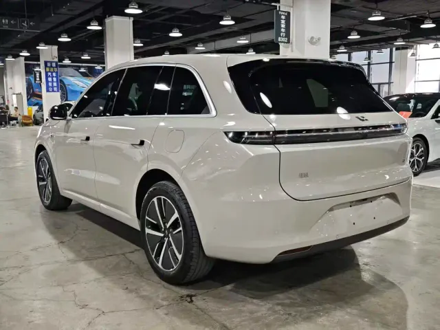 Li Auto L6 — Фото автомобиля 4