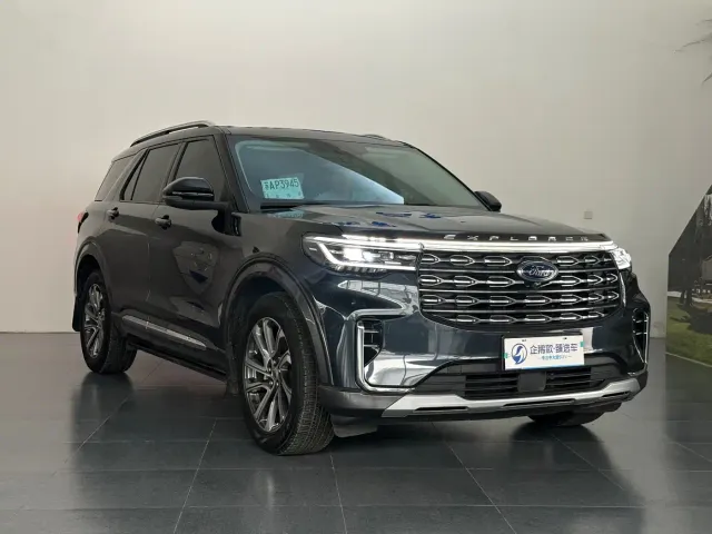 Ford Explorer — Фото автомобиля 3