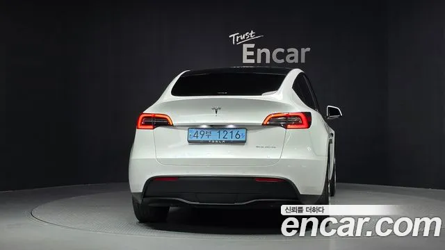 Tesla Model Y — Фото автомобиля 4