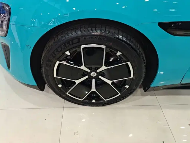 Xiaomi SU7 — Фото автомобиля 22