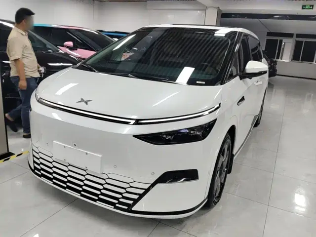 Фотография автомобиля — Xpeng X9