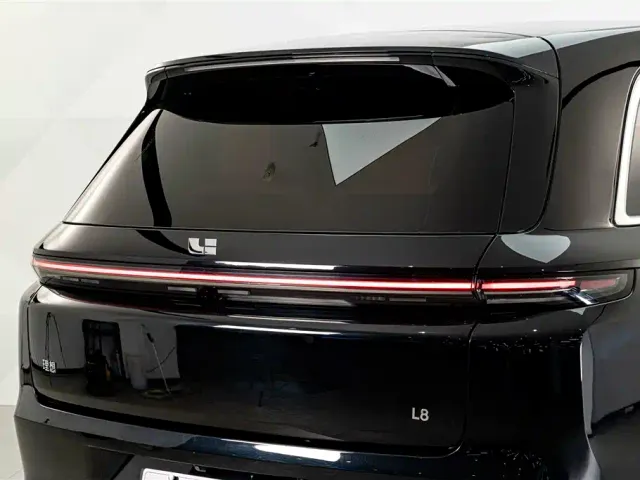 Li Auto L8 — Фото автомобиля 8