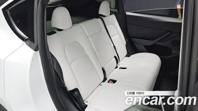 Tesla Model Y — Фото автомобиля 25