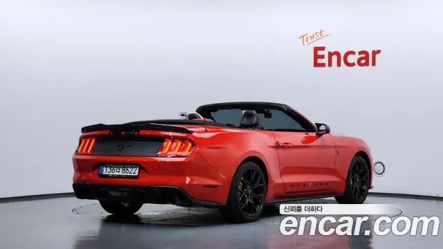 Ford Mustang — Фото автомобиля 2