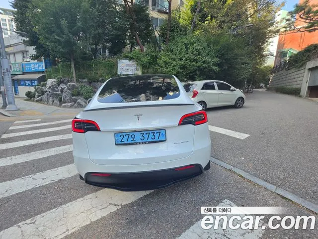 Tesla Model Y — Фото автомобиля 19