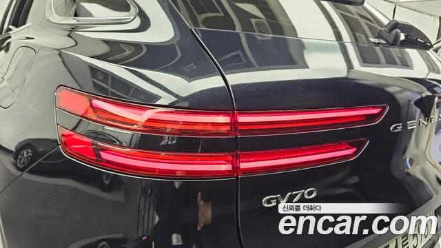 Genesis GV70 — Фото автомобиля 8