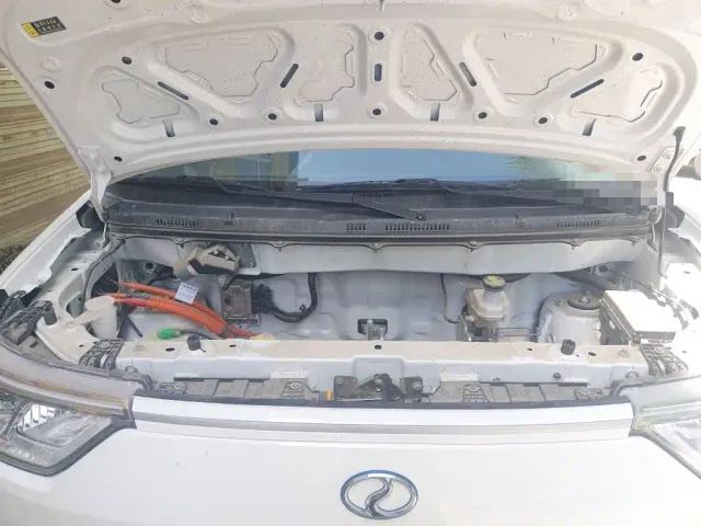 Ruichi New Energy EC75 — Фото автомобиля 10