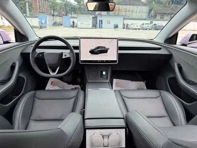 Tesla Model 3 — Фото автомобиля 9