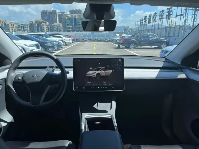 Tesla Model Y — Фото автомобиля 5