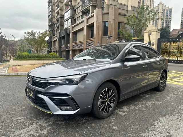 Roewe i5 — Фото автомобиля 3