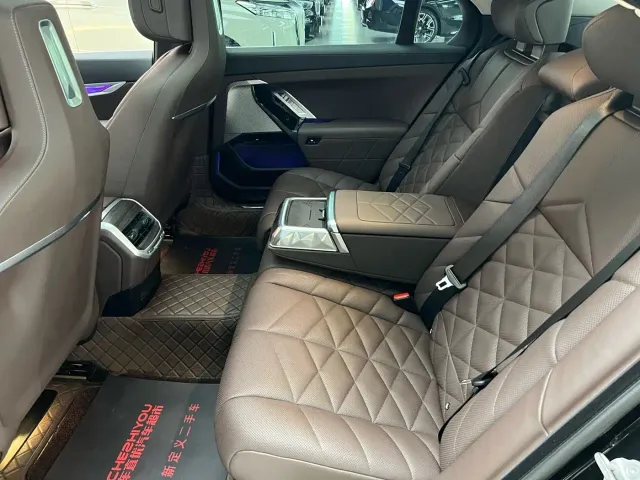BMW 7 Series — Фото автомобиля 10