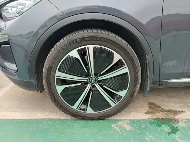 BYD Tang — Фото автомобиля 22