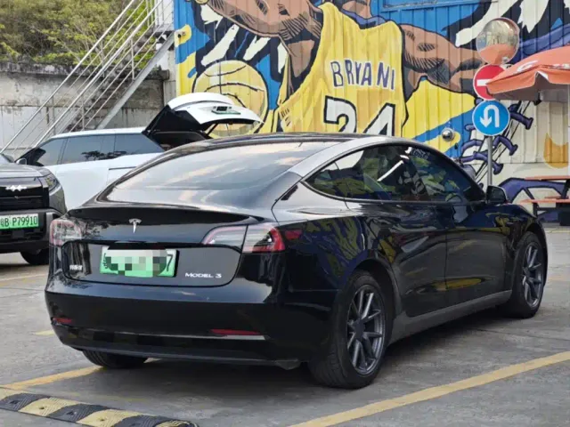 Tesla Model 3 — Фото автомобиля 3