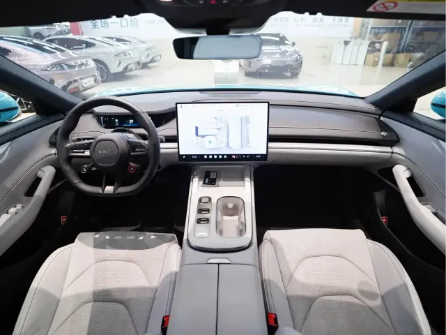 Xiaomi SU7 — Фото автомобиля 8