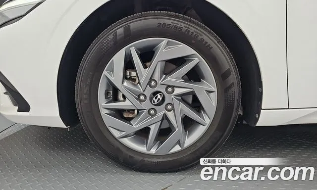 Hyundai Avante CN7 — Фото автомобиля 5
