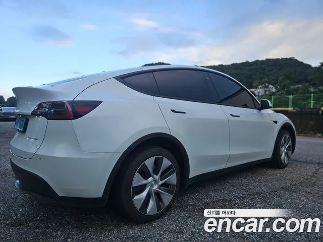 Tesla Model Y — Фото автомобиля 2