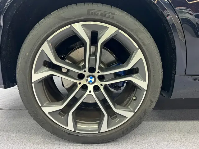 BMW BMW X5 2023 xDrive 40Li Premium M Sport Black Night Package — Фото автомобиля 19