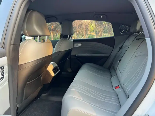 Geely Galaxy E8 — Фото автомобиля 9