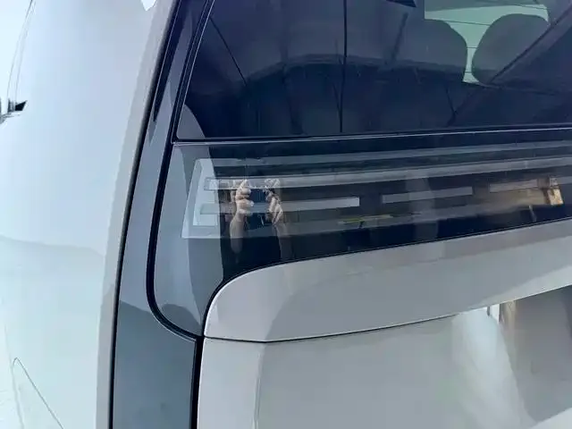 Li Auto MEGA — Фото автомобиля 10