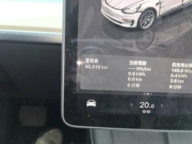 Tesla Model 3 — Фото автомобиля 13